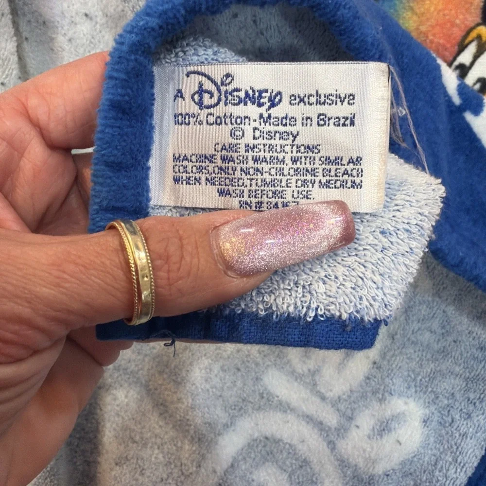 Vintage Silver Spoon 2001 Walt Disney World Beach Bath Towel Bright Colors Thick